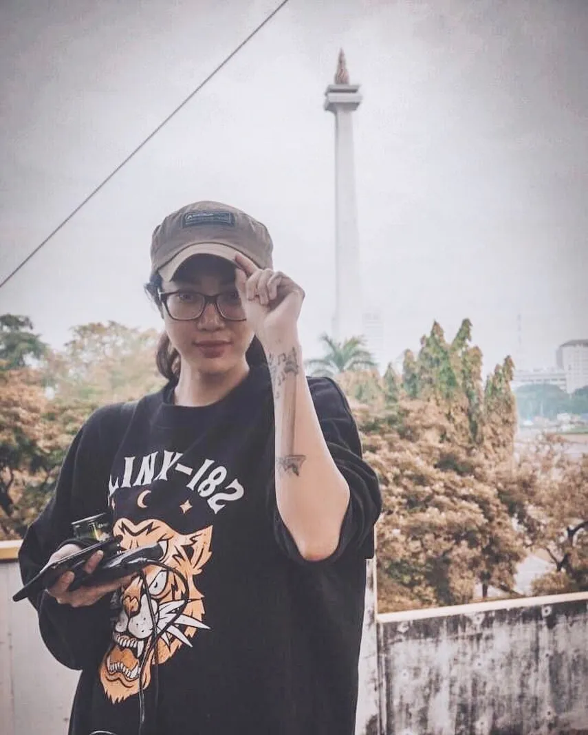 11 Artis Cewek yang Bertato, Punya Makna Tersendiri 15