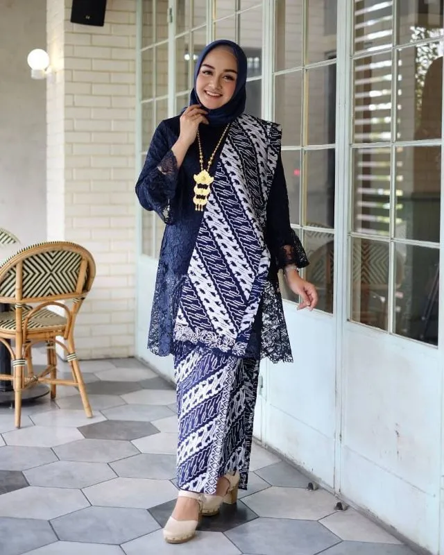 11 Padu Padan Kain Sampiran Kebaya Lamaran 20