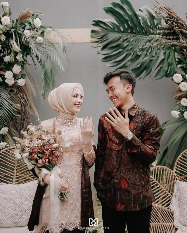 11 Padu Padan Kain Sampiran Kebaya Lamaran 19