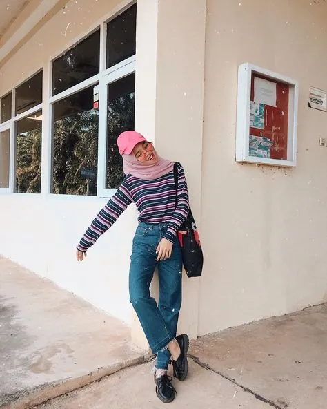 Kece dan Unik, Ini Penampilan 8 Hijabers yang Percaya Diri dengan Topinya 13