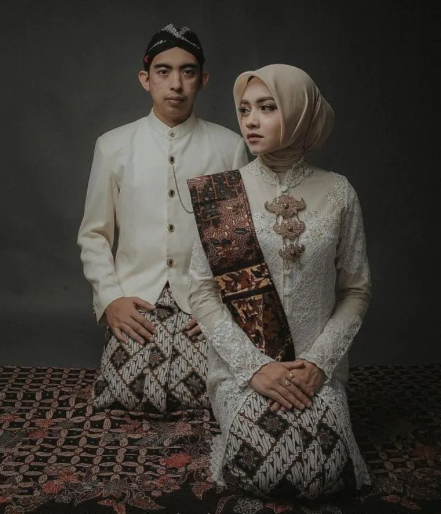11 Padu Padan Kain Sampiran Kebaya Lamaran 22