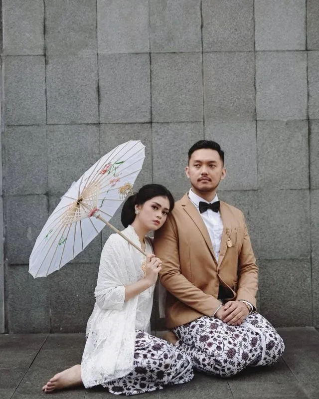 11 Padu Padan Kain Sampiran Kebaya Lamaran 21