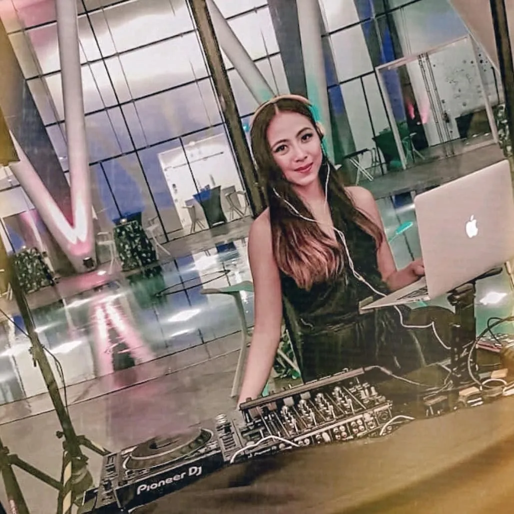 10 Artis yang Kini Tinggal di Luar Negeri karena Ikut Suami 17