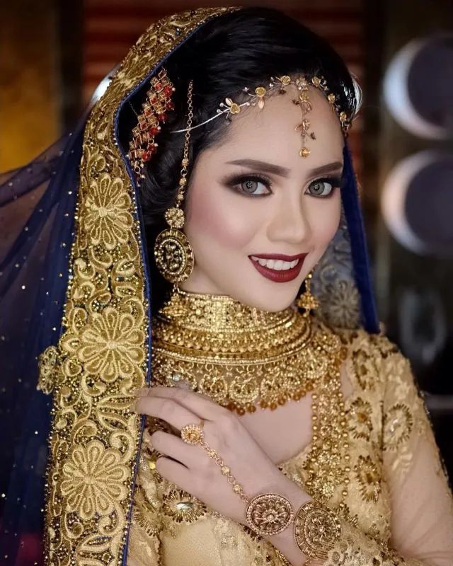 10 Ide Makeup Pengantin India Tercantik untuk Resepsi 13