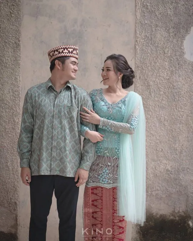 11 Padu Padan Kain Sampiran Kebaya Lamaran 16