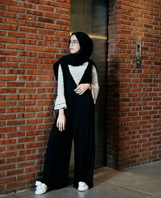 9+ Inspirasi OOTD Hijab Hitam untuk Berbagai Acara 17