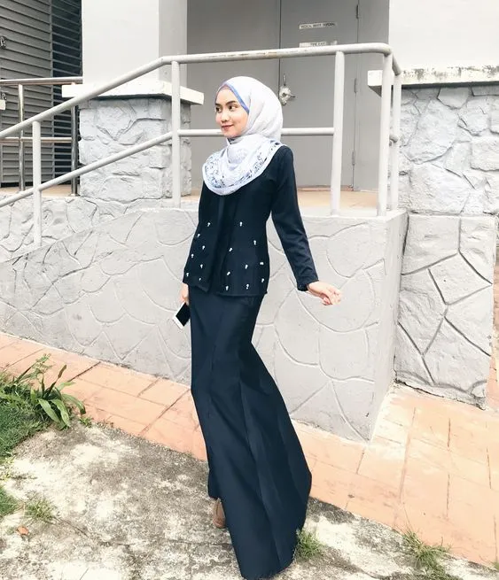 10 Model Kebaya Duyung Modern Aneka Warna 13
