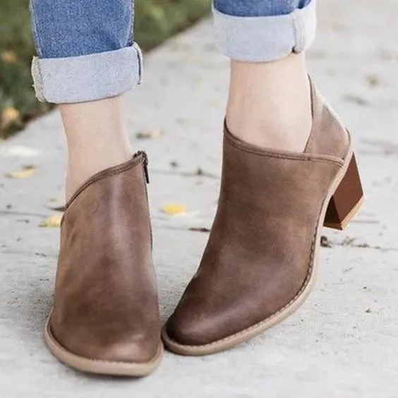 10 Model Boots Cewek yang Realistis Buat Dipakai Jalan atau Foto OOTD. Kece Semua! 18
