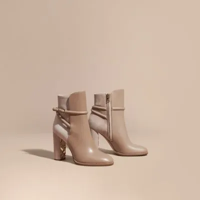 10 Model Boots Cewek yang Realistis Buat Dipakai Jalan atau Foto OOTD. Kece Semua! 20