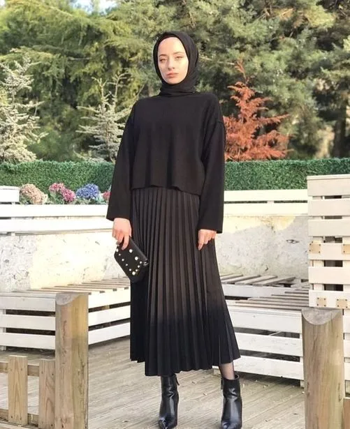Ootd Anggun dengan Rok Plisket Warna Hitam! 13
