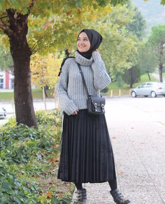 Ootd Anggun dengan Rok Plisket Warna Hitam! 17