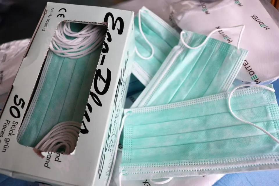 Sering Keliru, ini Cara Pakai Masker yang Benar biar Efektif Cegah Virus. Masker Bedah Terutama 9