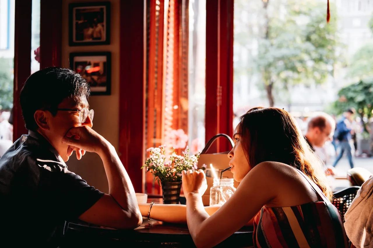 10 Hal Ini Membuktikan Bahwa Kalian Pasangan Bahagia, Meski Nggak Melulu Mesra 16