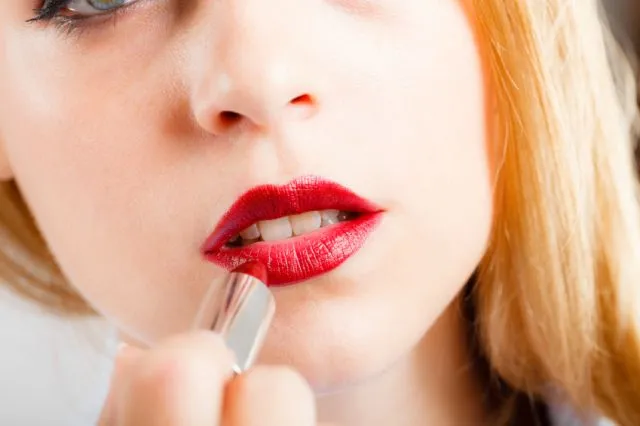 5 Alasan Kenapa Lipstik Jadi Bagian Penting di Hidup Cewek. Bukan Cuma Nutupin Bibir Hitam! 10
