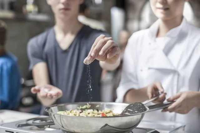 6 Cara Mengatasi Masakan yang Terlalu Asin 10