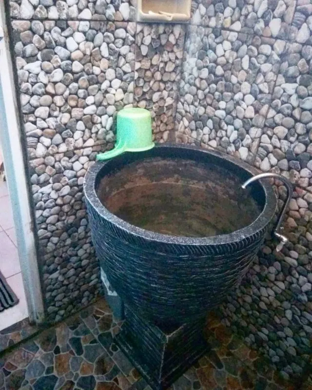8 Desain Bak Mandi Minimalis yang Fungsional & Dekoratif 14