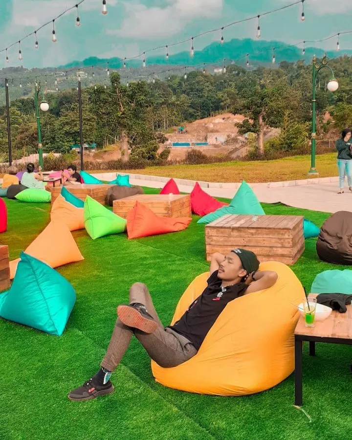 Pelangi Cafe & Resto: Tempat Nongkrong di Sentul Bogor 7