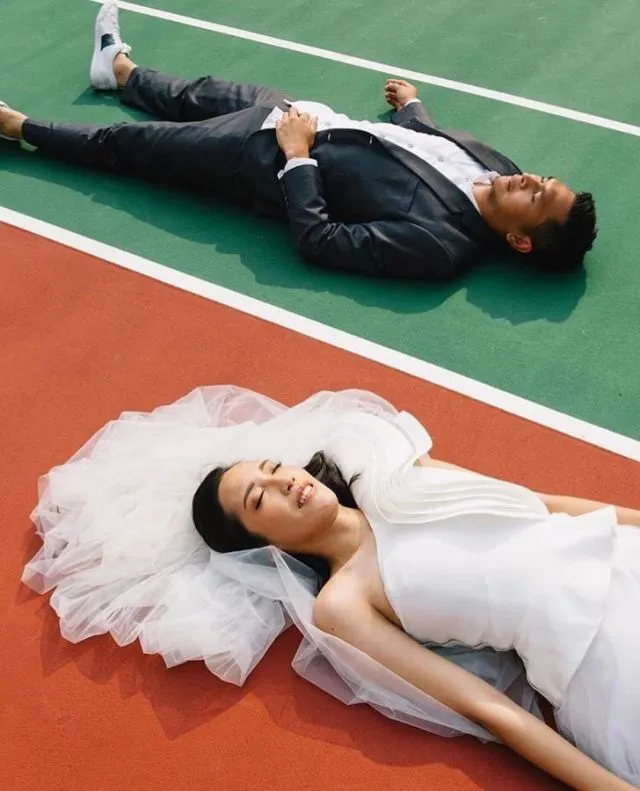 12 Ide Pre-wedding Santai untuk Kaum Rebahan. Bisa di Manapun, Pakai Kostum Apapun, Yay! 13