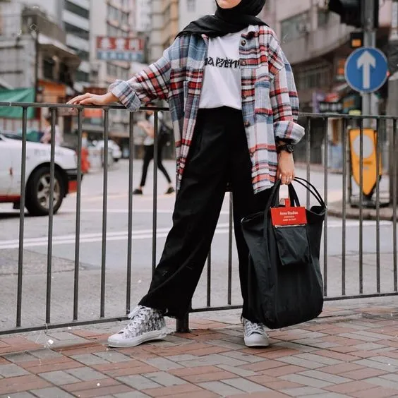 9 OOTD Kemeja Flanel Kotak-Kotak, Kece Buat Ngampus! 12