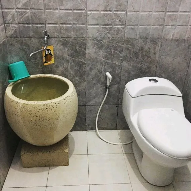 8 Desain Bak Mandi Minimalis yang Fungsional & Dekoratif 11
