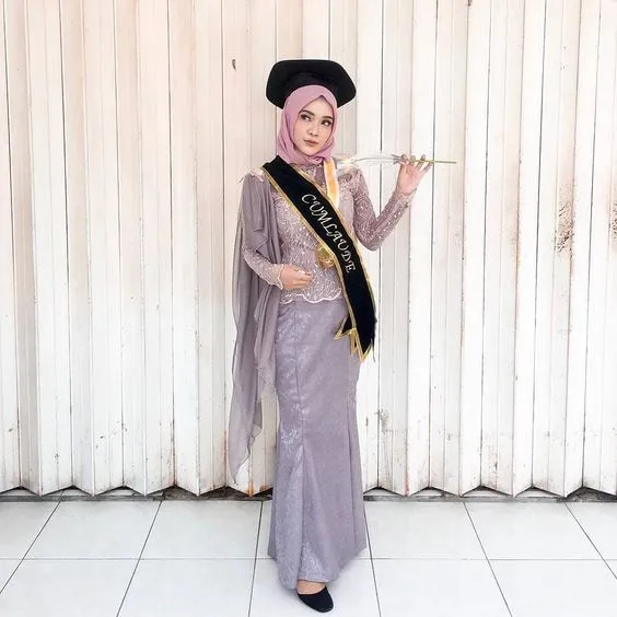 8 Kebaya Wisuda Berbahan Selain Brokat yang Nyaman 13