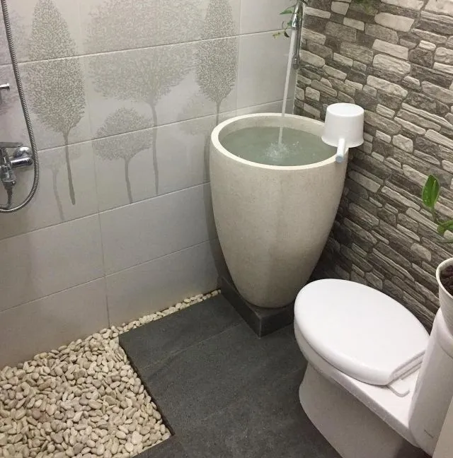 8 Desain Bak Mandi Minimalis yang Fungsional & Dekoratif 16