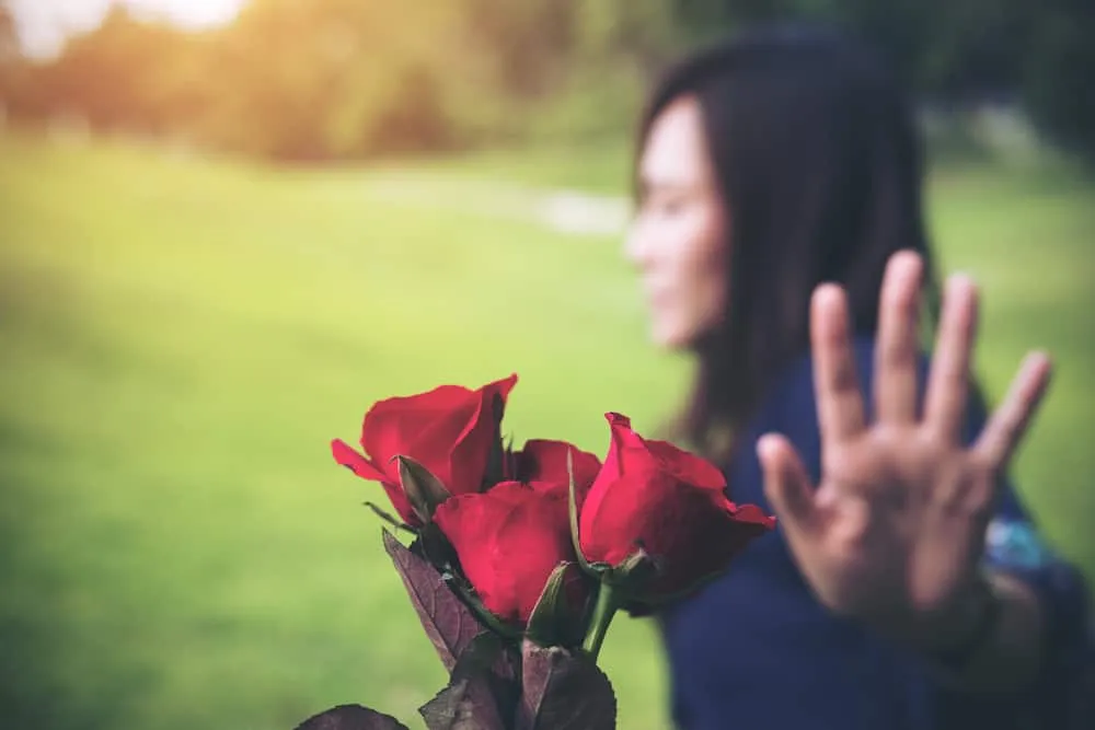 6 Alasan Kenapa Dukun Nggak Harus Bertindak Saat Cinta Ditolak. Mari Berpikir Logis, Guys!