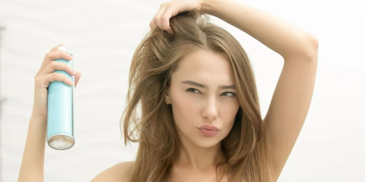 Mengenal Dry Shampoo yang Sering Dipakai Saat Nggak Sempat Keramas. Praktis dan Bermanfaat! 8