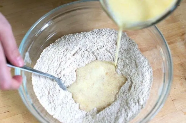 Resep Praktis Bikin Kue Leker Teflon yang Garing 13