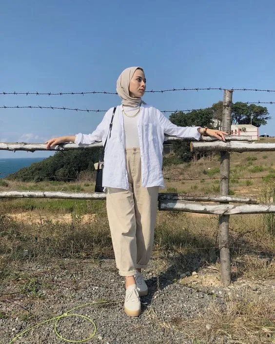 8 Style Hijab dengan Penampilan Sederhana Tapi Menarik. 13