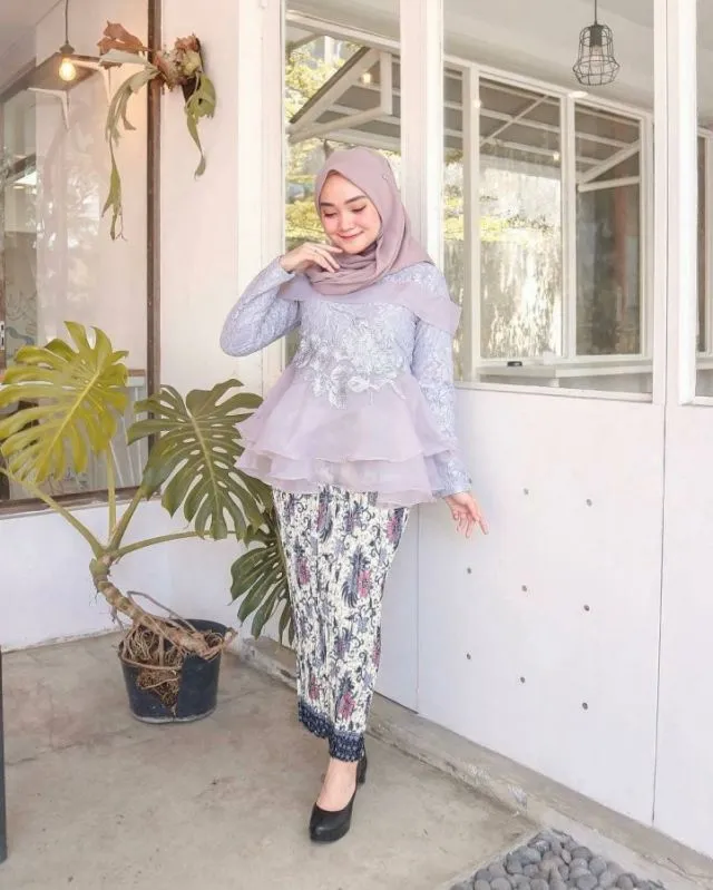 10 Model Tunik Terbaru Aksen di Pinggang 16