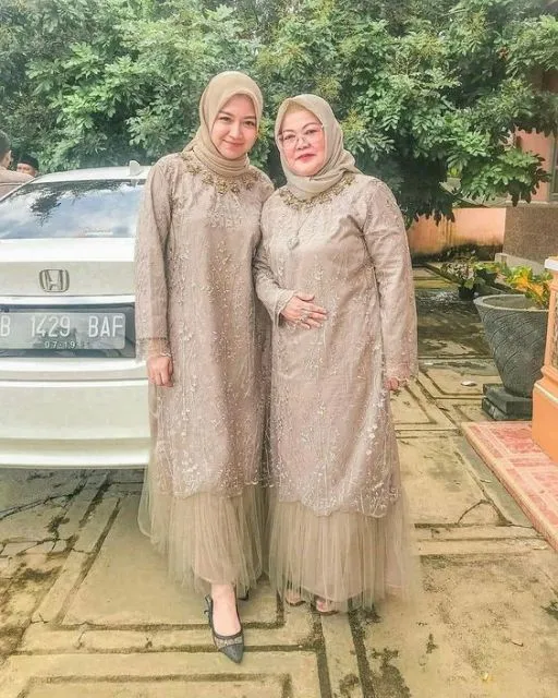 8 Model Desain Gamis Lebaran dari Aneka Bahan 12