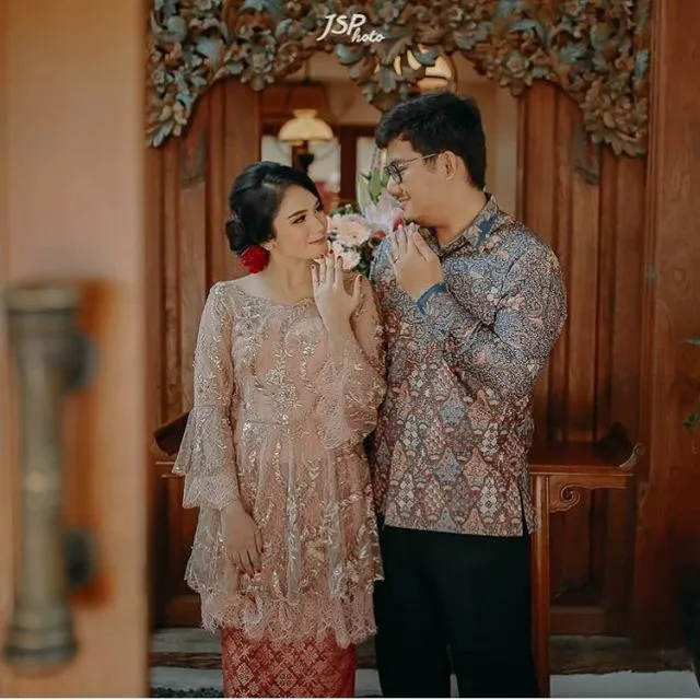 10 Model Tunik Terbaru Aksen di Pinggang 18