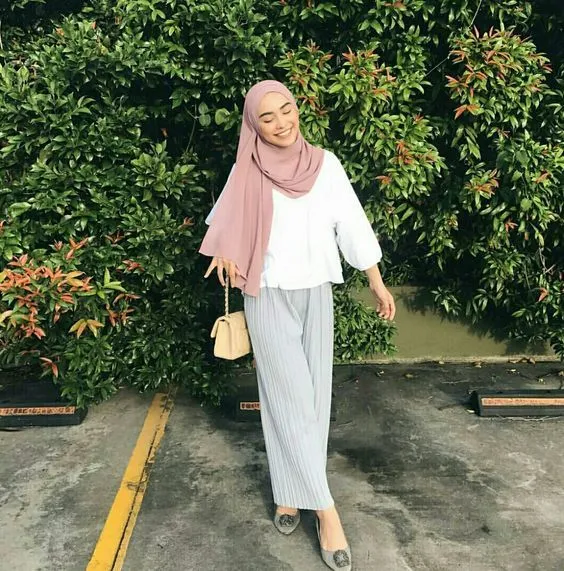 8 Style Hijab dengan Penampilan Sederhana Tapi Menarik. 9