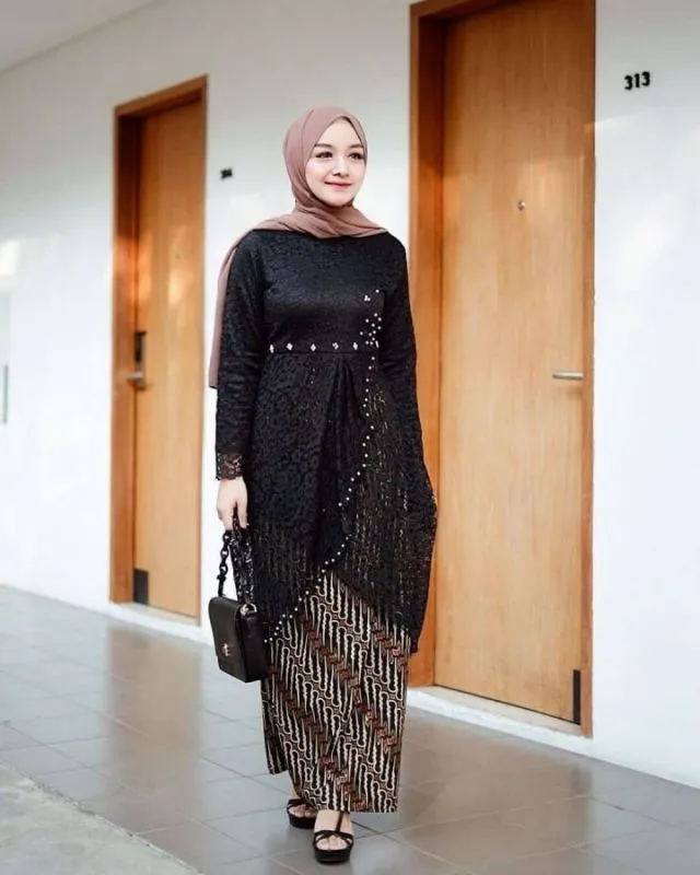 10 Model Tunik Terbaru Aksen di Pinggang 15