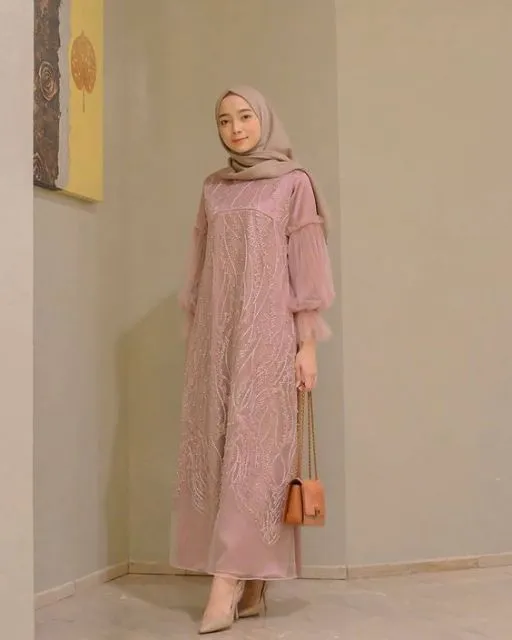 8 Model Desain Gamis Lebaran dari Aneka Bahan 11