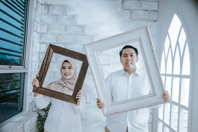 12 Ide Foto Prewedding Studio Tak Bersentuhan 19