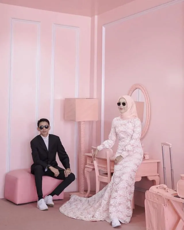 12 Ide Foto Prewedding Studio Tak Bersentuhan 16