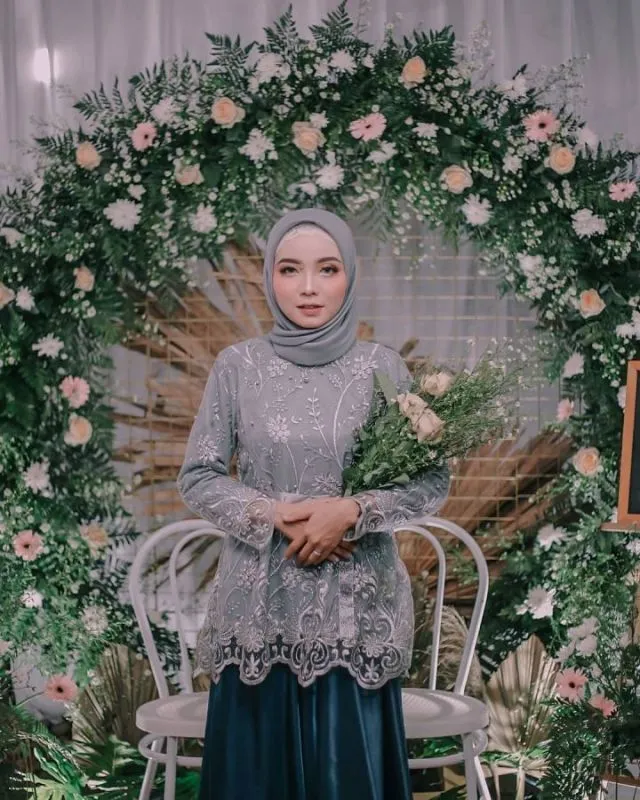 10 Model Tunik Terbaru Aksen di Pinggang 20