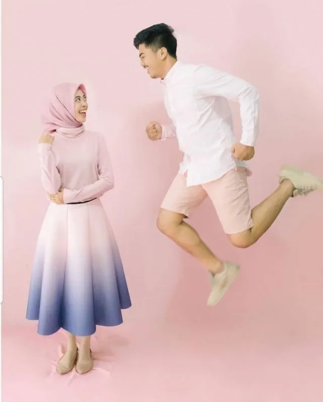 12 Ide Foto Prewedding Studio Tak Bersentuhan 17
