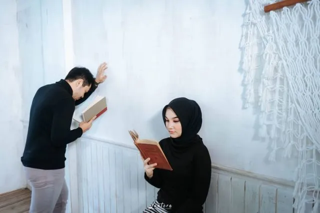 12 Ide Foto Prewedding Studio Tak Bersentuhan 13