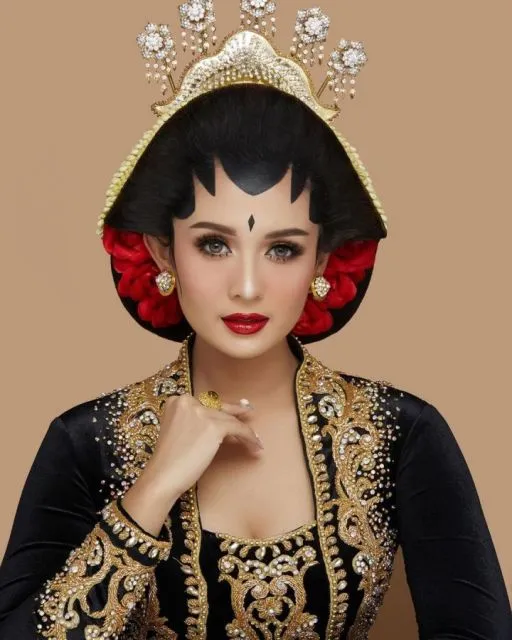 10 Ide Make-up Pernikahan Sesuai dengan Bajunya. Kunci Curi Perhatian dan Tampil Sempurna! 12