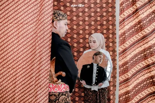 12 Ide Foto Prewedding Studio Tak Bersentuhan 21
