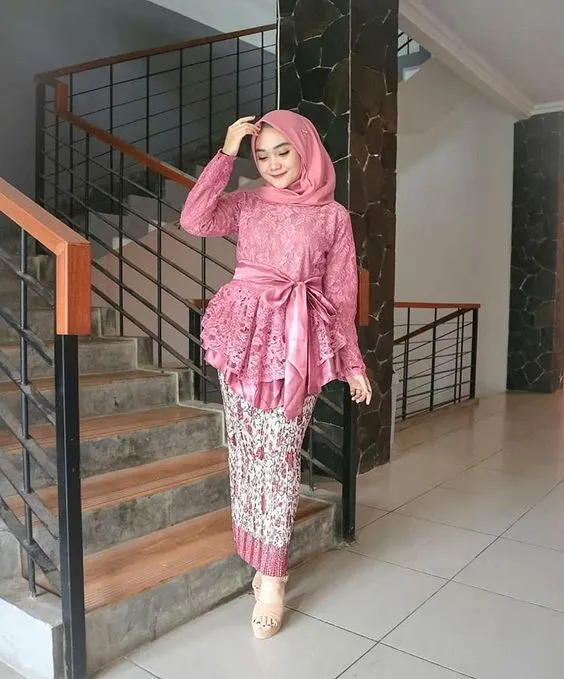 10 Model Tunik Terbaru Aksen di Pinggang 13