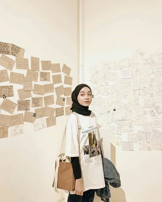 8 Style Hijab dengan Penampilan Sederhana Tapi Menarik. 14