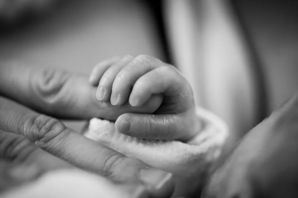 4 Alasan Bayi Selalu Menggenggam Saat Telapak Tangannya Dipegang. Bukan Hanya Tanda Sayang! 7