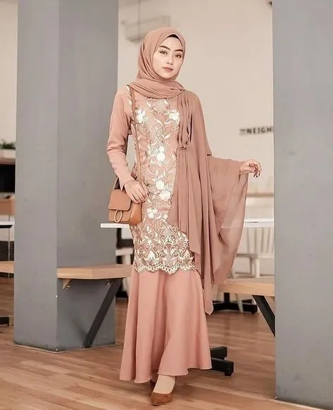 Koleksi Kebaya Dress dari 9 Butik Lokal yang Harus Kamu Punya. Desainnya Anggun Luar Biasa! 9