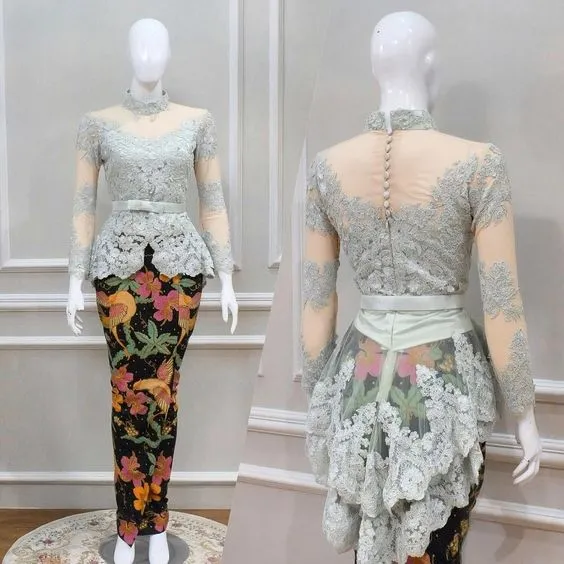 8 Potret Kebaya Langsung di Manekin; Panduan Kalau Mau Beli di Toko Biar Nggak Kaget! 13