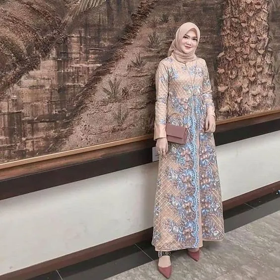 Koleksi Kebaya Dress dari 9 Butik Lokal yang Harus Kamu Punya. Desainnya Anggun Luar Biasa! 13