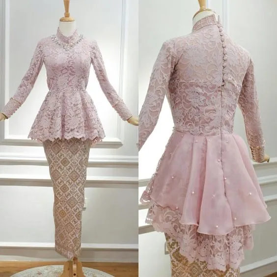 8 Potret Kebaya Langsung di Manekin; Panduan Kalau Mau Beli di Toko Biar Nggak Kaget! 14
